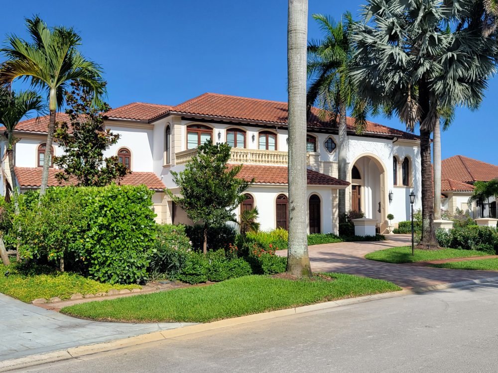 Slide of Gomez Roofing