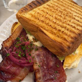 Breakfast Lovers - Crispy daddy - Breakfast & Brunch Near Me - Lisbon, 11 Breakfast Lovers - Crispy daddy - Breakfast & Brunch Near Me - Lisbon, 11