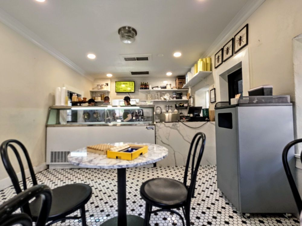 Social spots from Bee Sweet