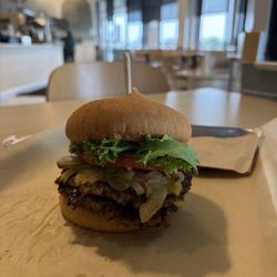m2o Burgers and Salads - Gluten free burger