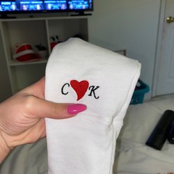 Sewingly Yours - I paid 15 dollars for this and I'm so happy to give it to my boyfriend for Valentine's Day.
