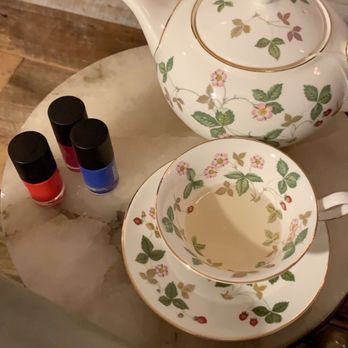 Cowshed Spa Chicago - Tea and pedicure - Skin Care Near Me - Chicago, Illinois
