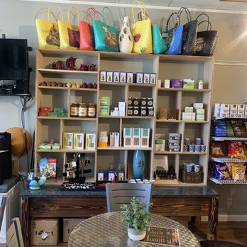 Friend's Corner Tea & Snack Bar - a table and chairs - Bubble Tea Near Me - Highland, New York