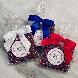 Individual party favors for a 4th of July Birthday Celebration. Beautiful and delicious! Individual party favors for a 4th of July Birthday Celebration. Beautiful and delicious!