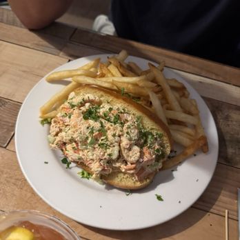 Crabby Bill's - Seafood Near Me - Indian Rocks Beach, Florida