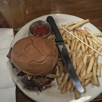 Sasquatch Brewery - Burgers Near Me - Portland, Oregon