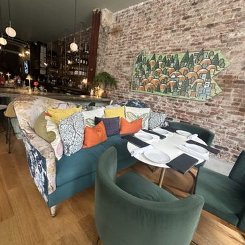 Fitz On 4th - Nice corner area for a group - Vegan Near Me - Philadelphia, Pennsylvania