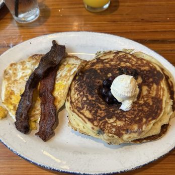 Mama's Cafe - Blueberry pancakes, eggs, bacon - American Near Me - San Antonio, Texas