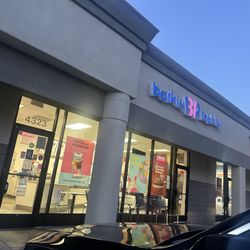 Baskin Robbins - Outside
