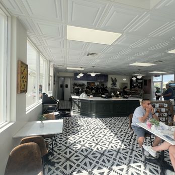 Parlor Doughnuts - Dinning area - Donuts Near Me - League City, Texas Parlor Doughnuts - Dinning area - Donuts Near Me - League City, Texas