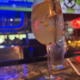 White Sangria on happy hourrrr