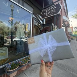 The absolutely adorable gift wrapping ! :)