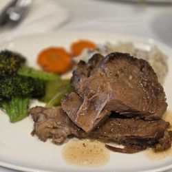 Delta Sky Club - Pot roast