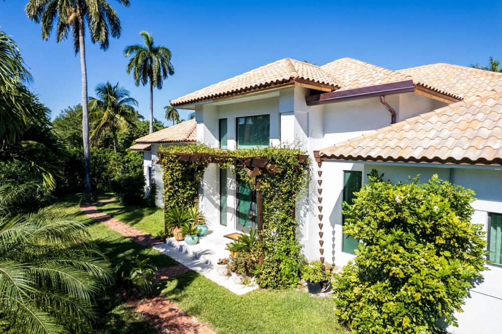 Slide of Istueta Roofing