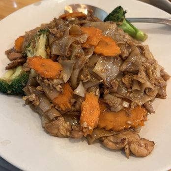 Basil & Co - Pad See Ew w/ Chicken - Thai Near Me - Diamond Bar, California