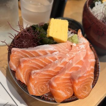 サーモン丼専門店 熊だ - Updated November 2025 - 14 Photos - 神宮前