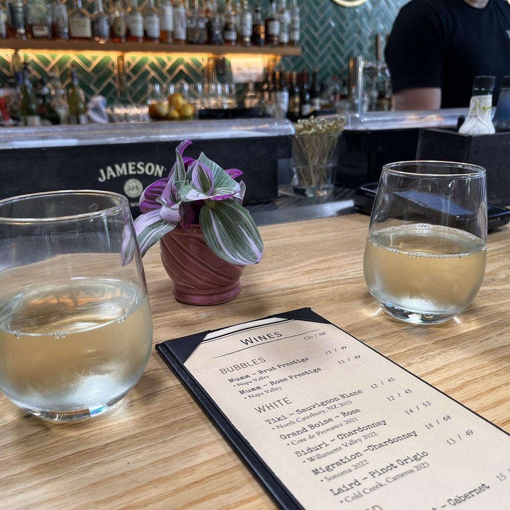 Tiki- Sauvignon blanc with my girl. Hee. Tiki- Sauvignon blanc with my girl. Hee.