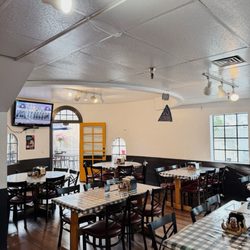 Viking Tower Pizza - Interior