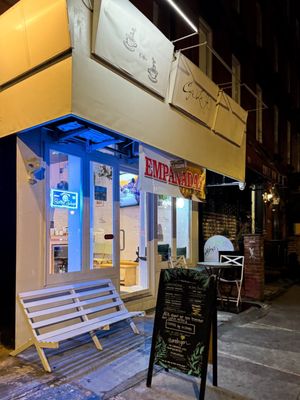 Cafe La Fe, coffee shop and bubble tea. by null