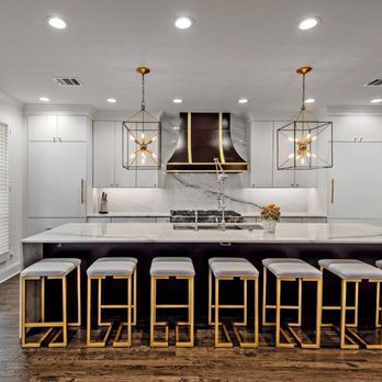 MHM Living - a large kitchen with a center island - General Contractors Near Me - Dallas, Texas MHM Living - a large kitchen with a center island - General Contractors Near Me - Dallas, Texas