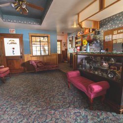 Cottage Hotel - The warmly-appointed lobby