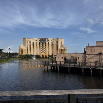 Three Bridges Bar and Grill at Villa del Lago - Restaurant - Bars Near Me - Orlando, Florida