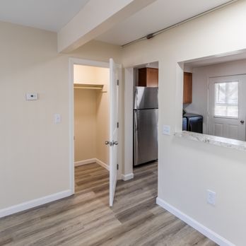 Landings Apartment Community - Living room looking at the pantry and kitchen. - Apartments Near Me - Middletown, Rhode Island Landings Apartment Community - Living room looking at the pantry and kitchen. - Apartments Near Me - Middletown, Rhode Island