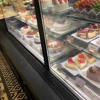 Paris Baguette - Bakery case - Bakeries Near Me - Honolulu, Hawaii Paris Baguette - Bakery case - Bakeries Near Me - Honolulu, Hawaii