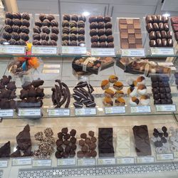 Birnn Chocolates - Display case #2