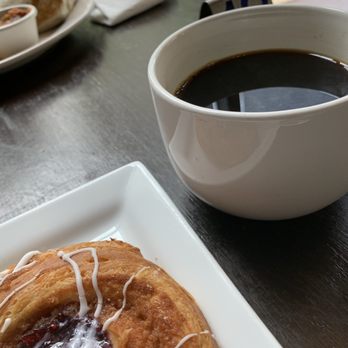 Little Branch Cafe - Raspberry danish - Breakfast & Brunch Near Me - Chicago, Illinois
