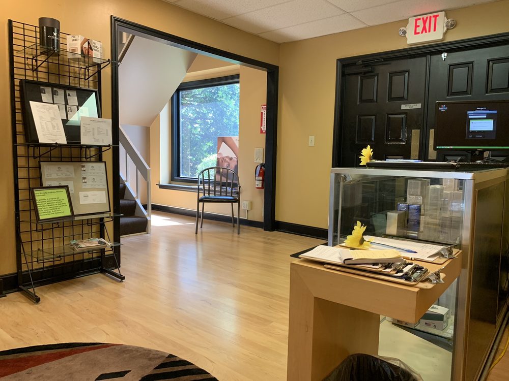 IDEAL BEAUTY ACADEMY 10213 Linn Station Rd, Louisville, Kentucky