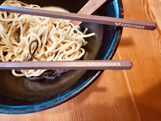 KINTON RAMEN SQUARE-VICTORIA by null