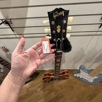 Chicago Music Exchange - Guitar Price Tag - Musical Instruments & Teachers Near Me - Chicago, Illinois