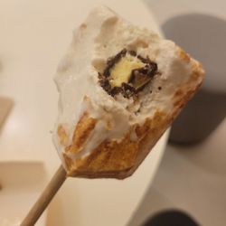 Dominique Ansel - Inside the frozen smore.