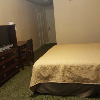 Yosemite View Lodge - King bed - Hotels Near Me - Modesto, California