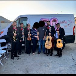 Mariachi EP Estrellas Del Pacifico - Picture with the band.
