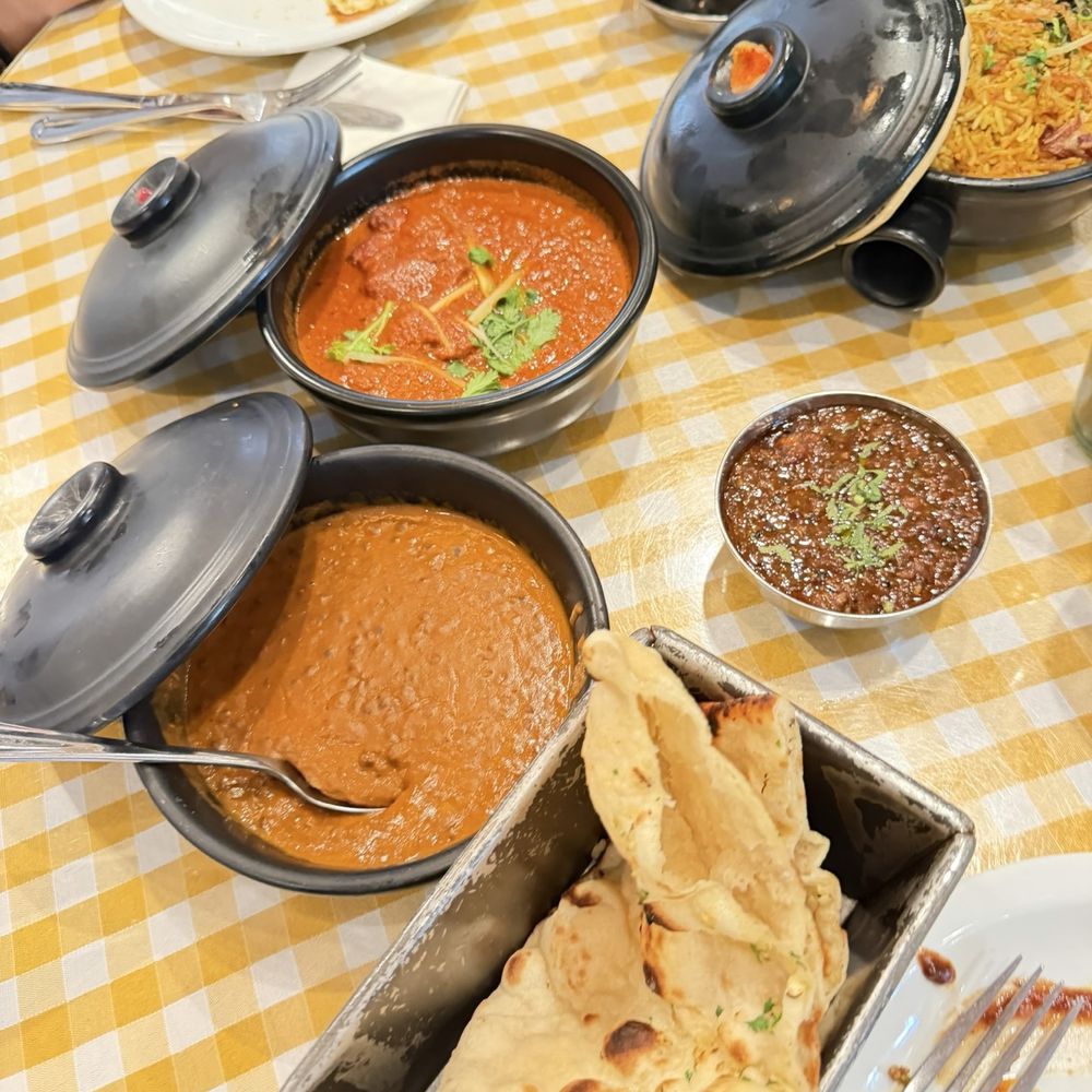 Dishoom - Garlic Naan, Black House Daal, Chicken Ruby, biryani, eggplant - Indian Near Me - London, XGL