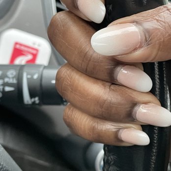 Lee's Nails & Spa - 28 days later. Right hand - Nail Salons Near Me - Atlanta, Georgia