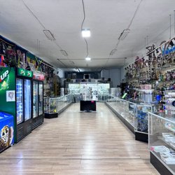 R & D Smoke Shop