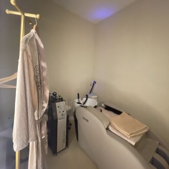 Purelux Scalp Spa - Hair treatment room - Day Spas Near Me - Irvine, California Purelux Scalp Spa - Hair treatment room - Day Spas Near Me - Irvine, California