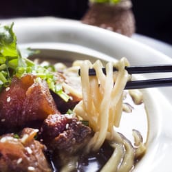 Festival des Pâtes - Soupe de nouilles au ragoût de poitrine et tendon de bœuf