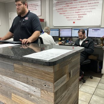 HEART Certified Auto Care - Wilmette - Waiting and entrance area - Auto Repair Near Me - Wilmette, Illinois
