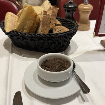 Wepler - French Onion soup - Brasseries Near Me - Paris, 75