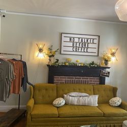 Local Roots - Entry room/sitting/waiting