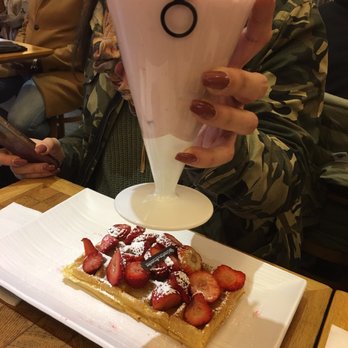Aux Gaufres de Bruxelles - Strawberry Brussels waffle and strawberry milkshake - French Near Me - Brussels, BRU