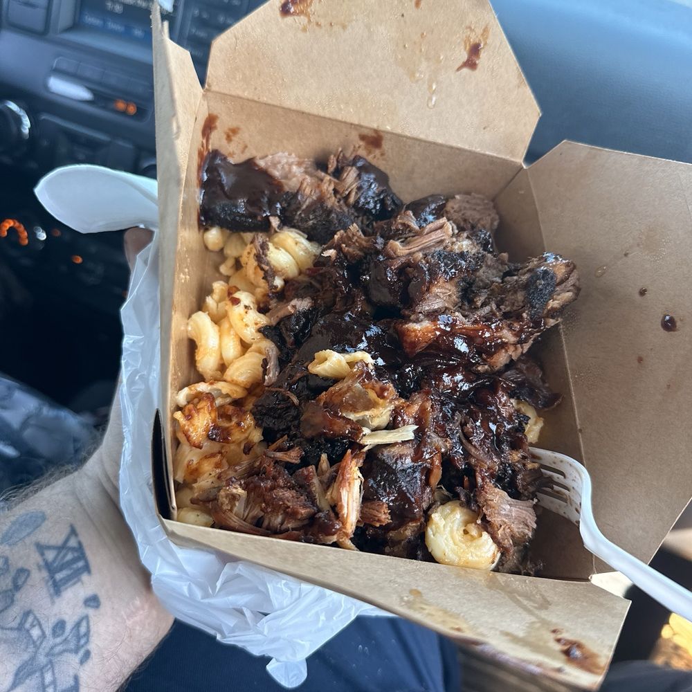 Omy Smoked BBQ - Dirty Mac with chopped rib meat... Ate 1/3 at lunch and trying to eat the rest right now for dinner and don't think I can finish. - Food Trucks Near Me - Lewes, Delaware Omy Smoked BBQ - Dirty Mac with chopped rib meat... Ate 1/3 at lunch and trying to eat the rest right now for dinner and don't think I can finish. - Food Trucks Near Me - Lewes, Delaware