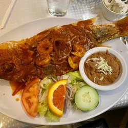 La Bahía Grill - Huachinango al gusto (red snapper)