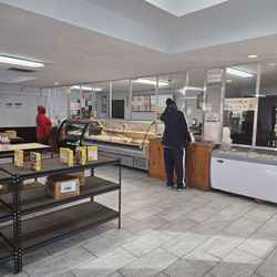 Prime Seafood Market - Order & Pay to the far left.....pick up to the far left