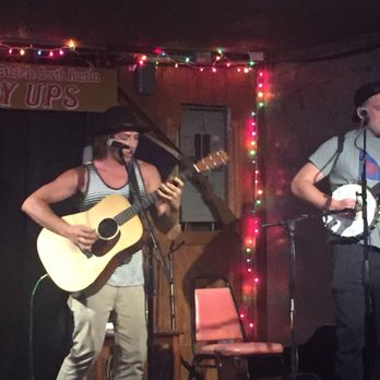 Giddy Ups - Dive Bars Near Me - Austin, Texas