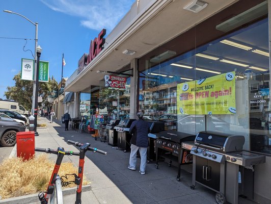 Standard 5 & 10 Ace and Stan's Kitchen by null